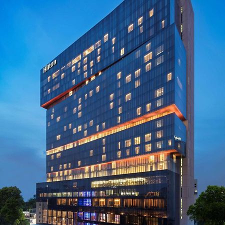 Hilton Guangzhou Tianhe - Free Shuttle Bus And Registration Counter Available During Canton Fair Period Exteriér fotografie Hilton Chengdu