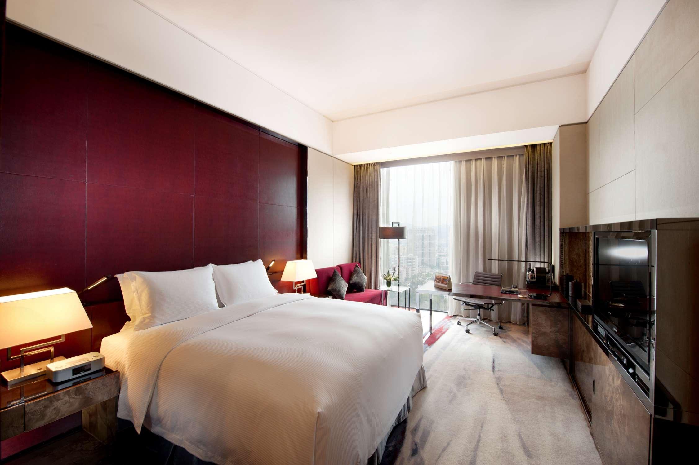 Hilton Guangzhou Tianhe - Free Shuttle Bus And Registration Counter Available During Canton Fair Period Pokoj fotografie Deluxe Room