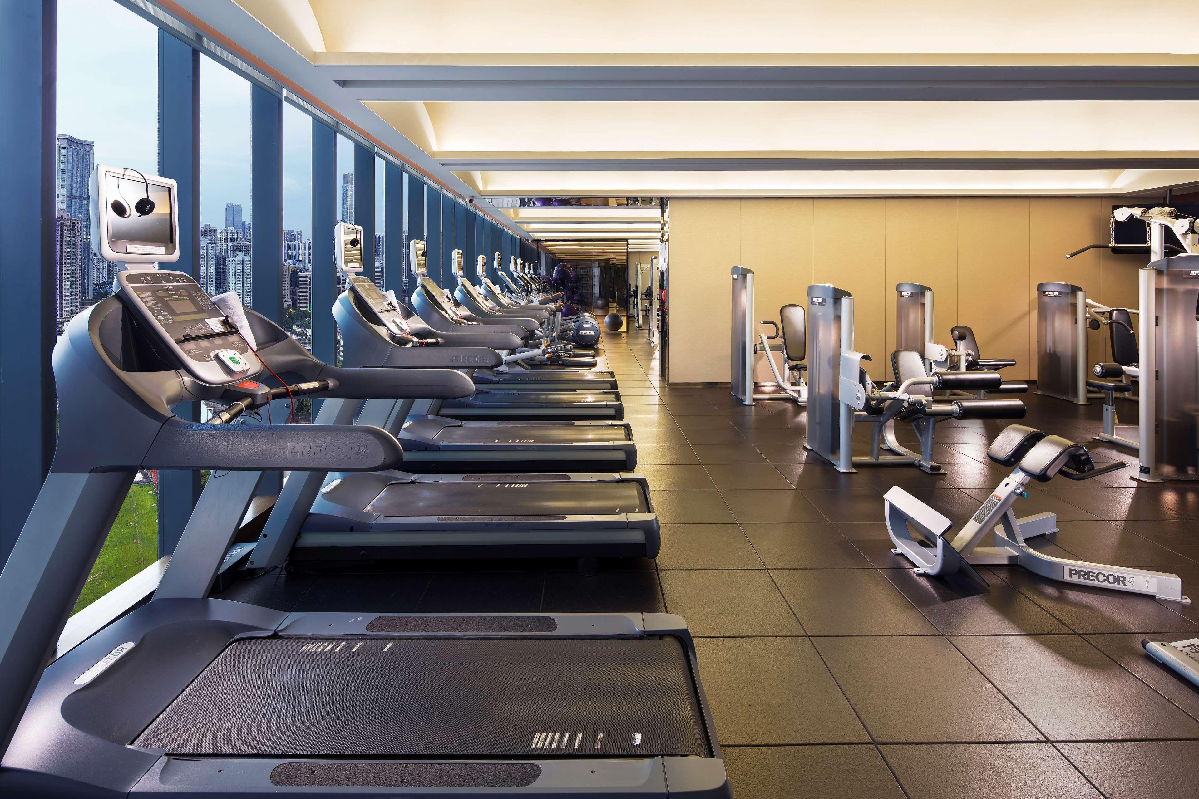 Hilton Guangzhou Tianhe - Free Shuttle Bus And Registration Counter Available During Canton Fair Period Exteriér fotografie The gym at the hotel
