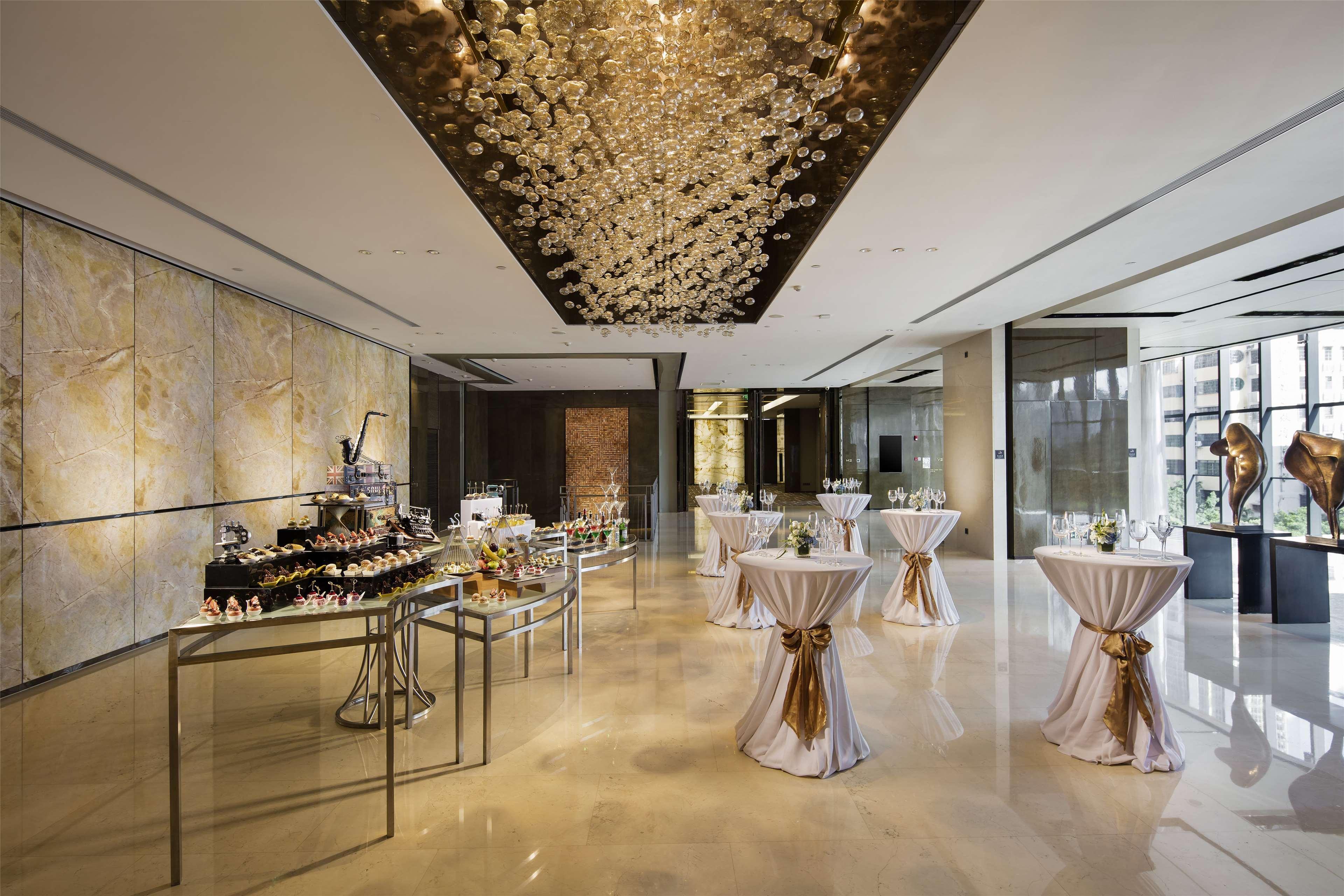 Hilton Guangzhou Tianhe - Free Shuttle Bus And Registration Counter Available During Canton Fair Period Exteriér fotografie The lobby