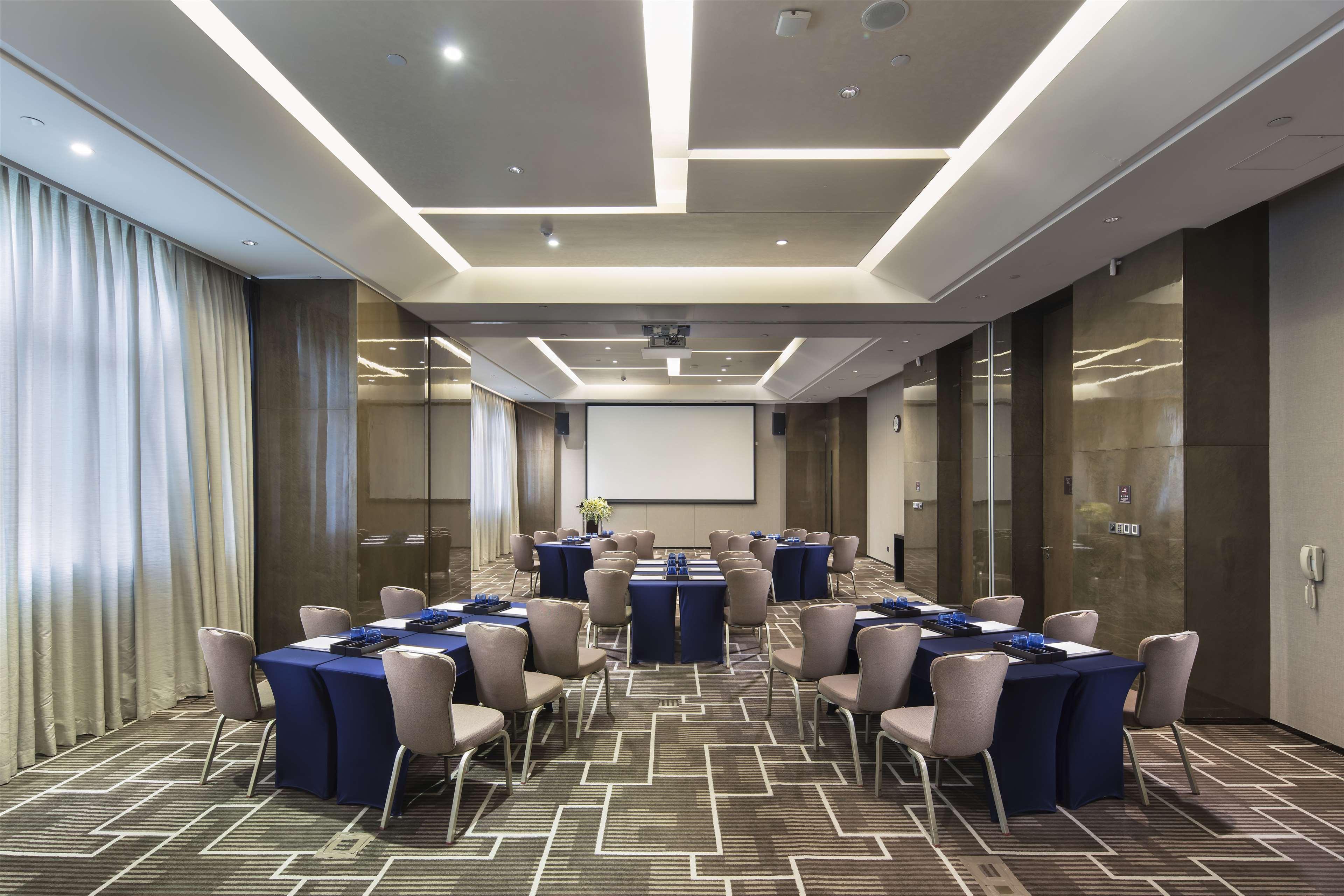 Hilton Guangzhou Tianhe - Free Shuttle Bus And Registration Counter Available During Canton Fair Period Exteriér fotografie Meeting room