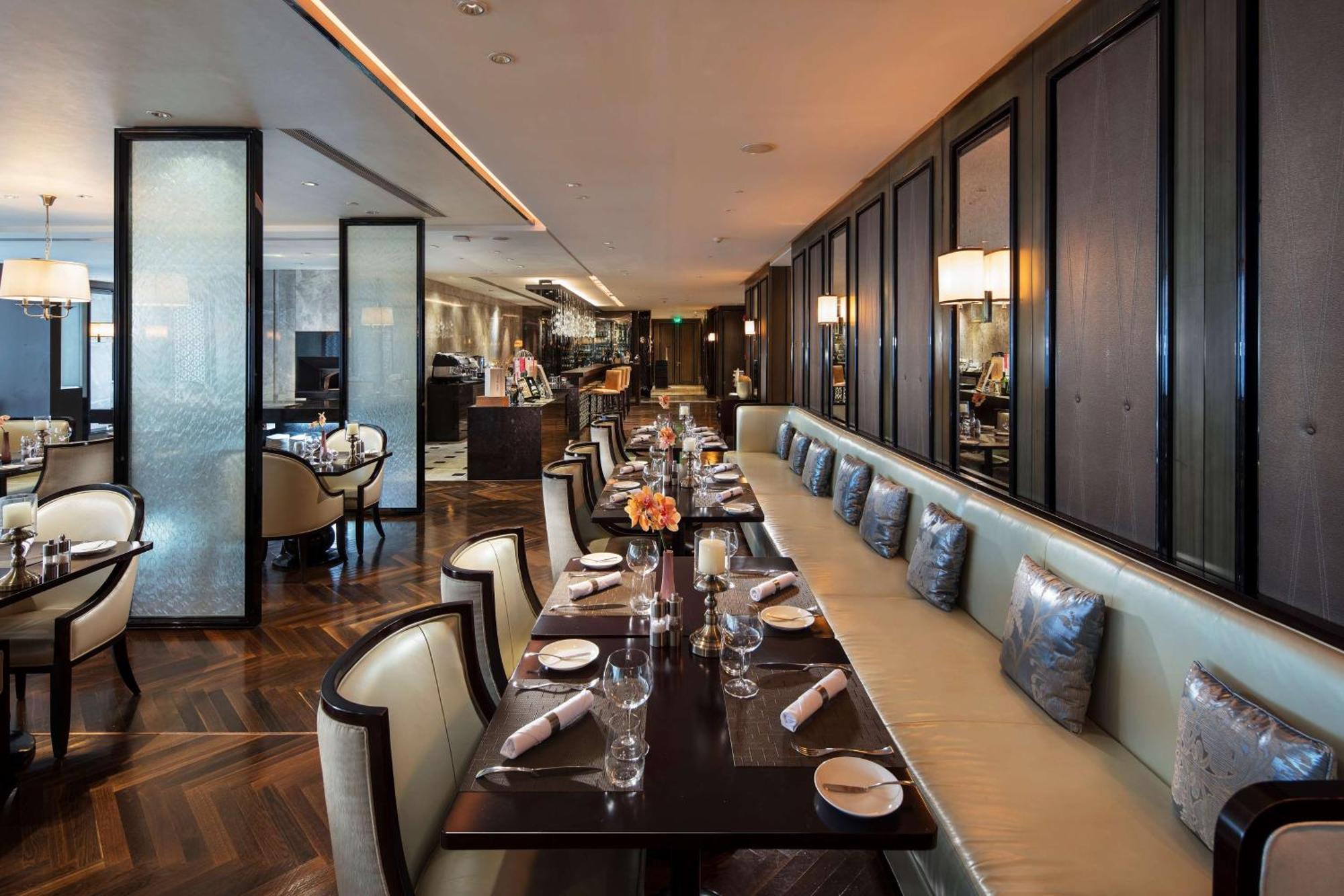 Hilton Guangzhou Tianhe - Free Shuttle Bus And Registration Counter Available During Canton Fair Period Exteriér fotografie The restaurant at The Dorchester