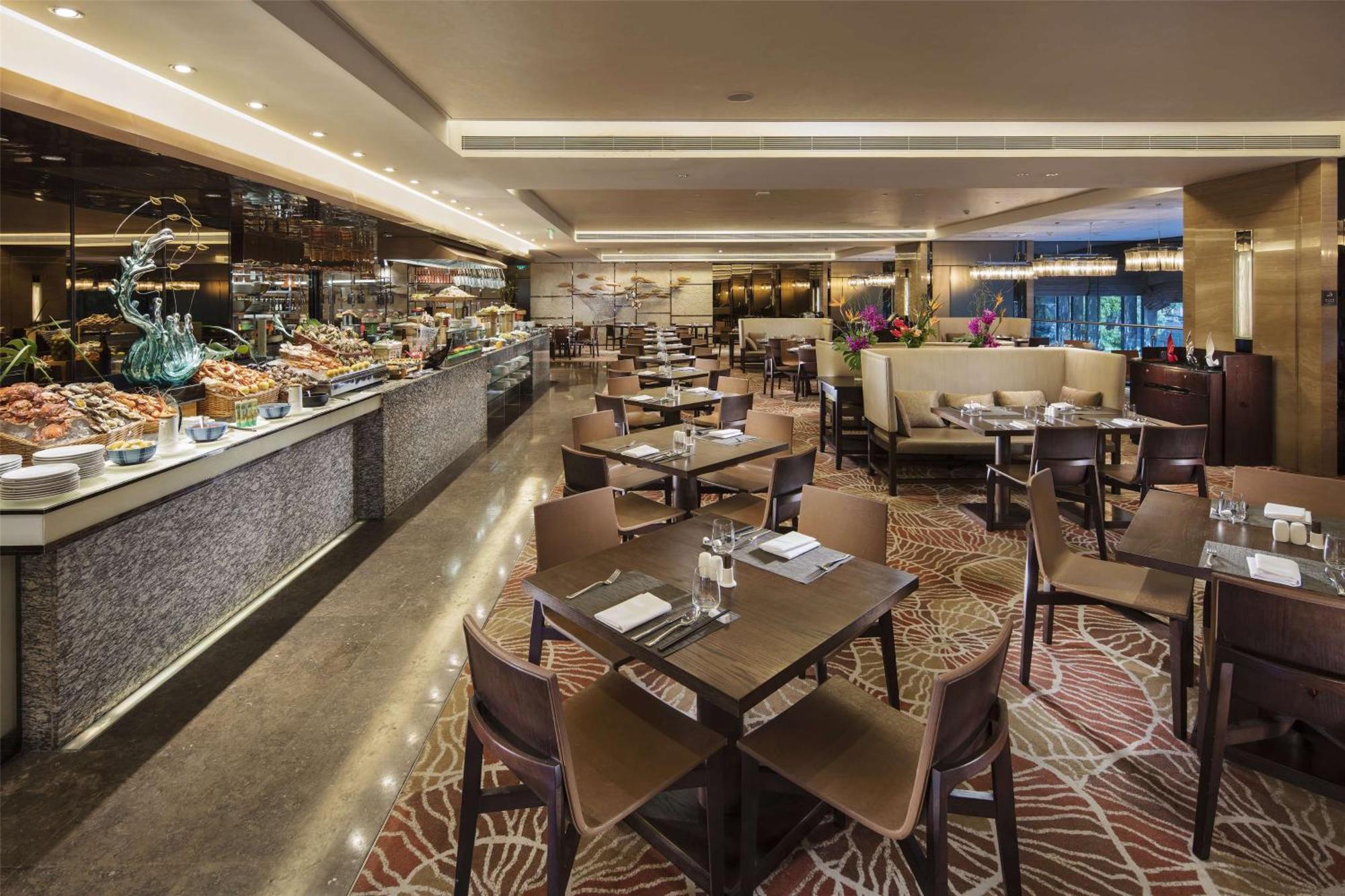 Hilton Guangzhou Tianhe - Free Shuttle Bus And Registration Counter Available During Canton Fair Period Exteriér fotografie The Club Lounge at the Fairmont