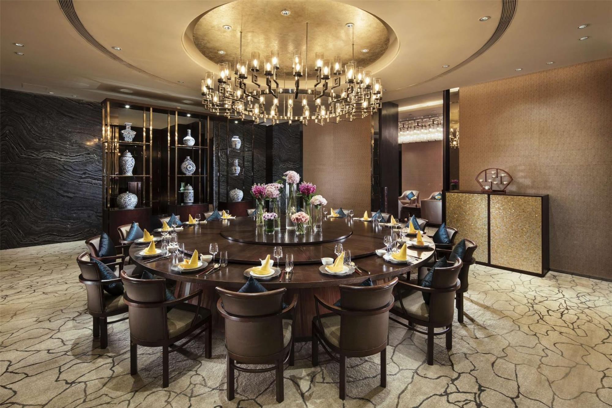 Hilton Guangzhou Tianhe - Free Shuttle Bus And Registration Counter Available During Canton Fair Period Exteriér fotografie A private dining room at the restaurant