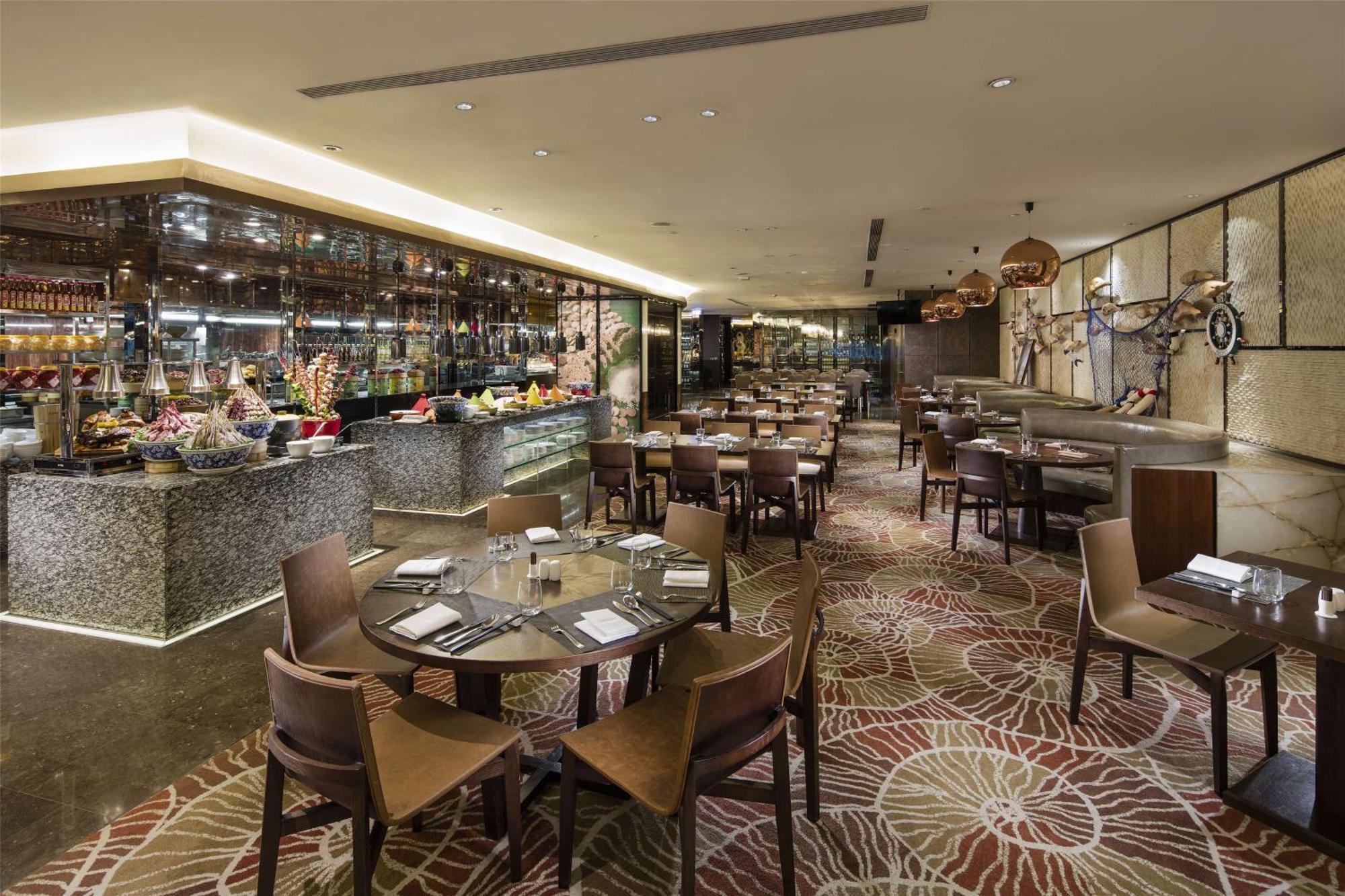 Hilton Guangzhou Tianhe - Free Shuttle Bus And Registration Counter Available During Canton Fair Period Exteriér fotografie The restaurant