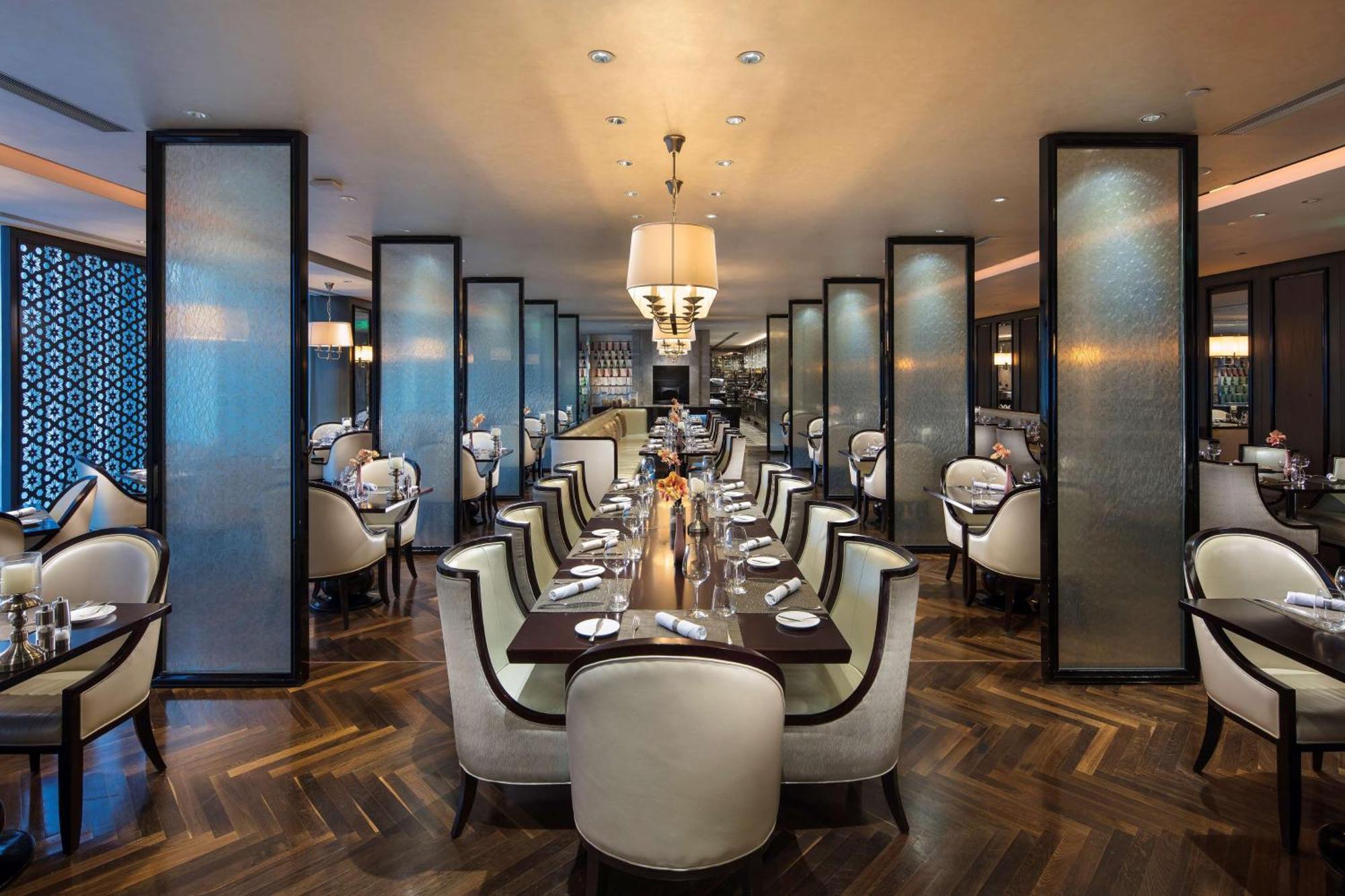 Hilton Guangzhou Tianhe - Free Shuttle Bus And Registration Counter Available During Canton Fair Period Exteriér fotografie The interior of the restaurant