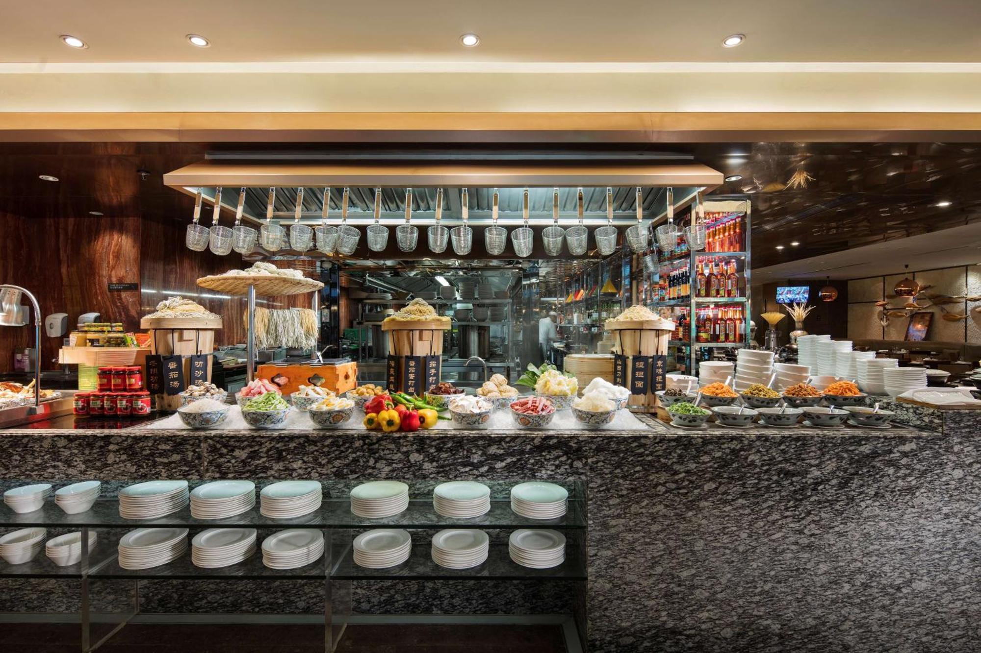 Hilton Guangzhou Tianhe - Free Shuttle Bus And Registration Counter Available During Canton Fair Period Exteriér fotografie A buffet at a hotel