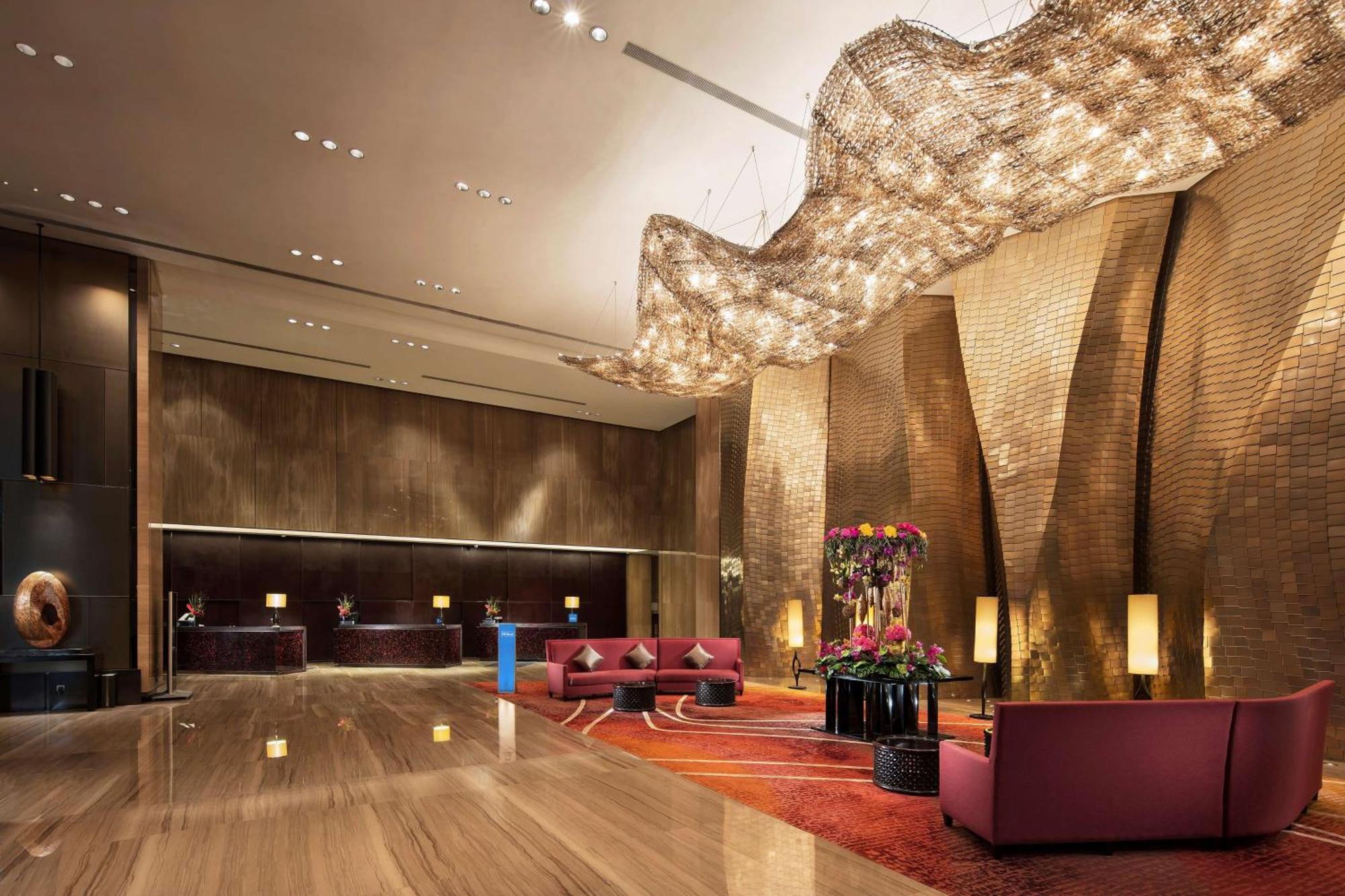 Hilton Guangzhou Tianhe - Free Shuttle Bus And Registration Counter Available During Canton Fair Period Exteriér fotografie The lobby of the hotel