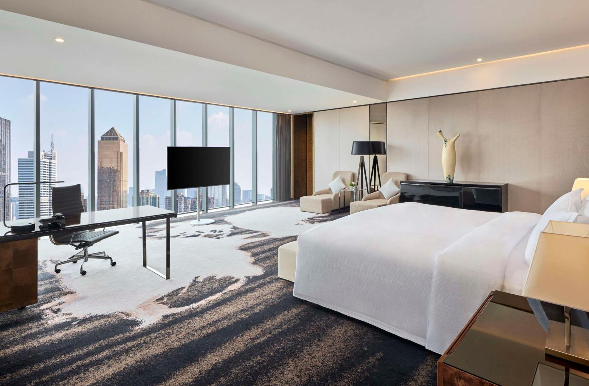 Hilton Guangzhou Tianhe - Free Shuttle Bus And Registration Counter Available During Canton Fair Period Exteriér fotografie Deluxe Suite